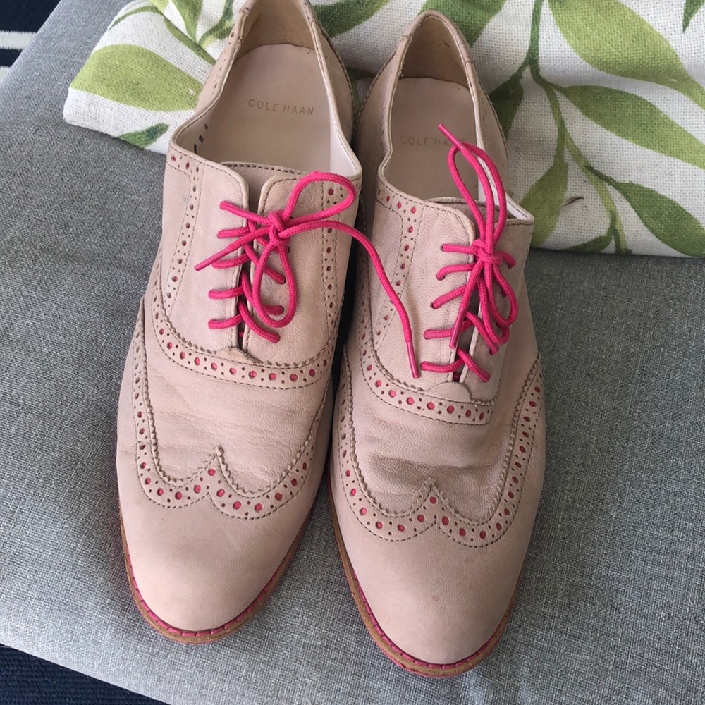 Wing tip oxfords